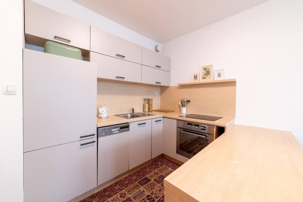 Grape Apartment Bratislava Exteriör bild